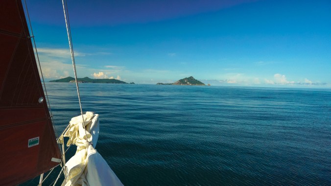 Coming up to Isla Bona and Isla Otoque